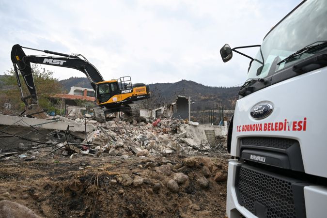 Bornova Belediyesi’nden yangın mağduru aileye destek