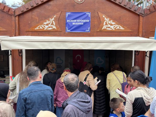 Büyükşehir’in yayınları, Bandırma Kitap Günleri’nde ilgi odağı oldu