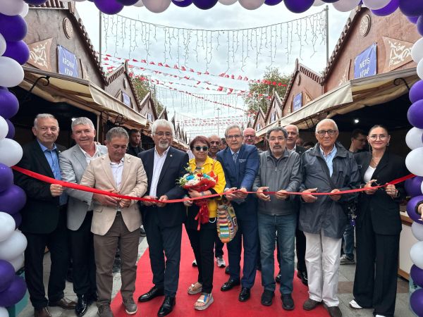 Büyükşehir’in yayınları, Bandırma Kitap Günleri’nde ilgi odağı oldu