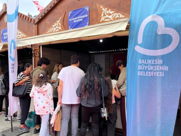 Büyükşehir’in yayınları, Bandırma Kitap Günleri’nde ilgi odağı oldu