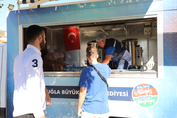 Büyükşehirden üniversite öğrencileri anne çorbası