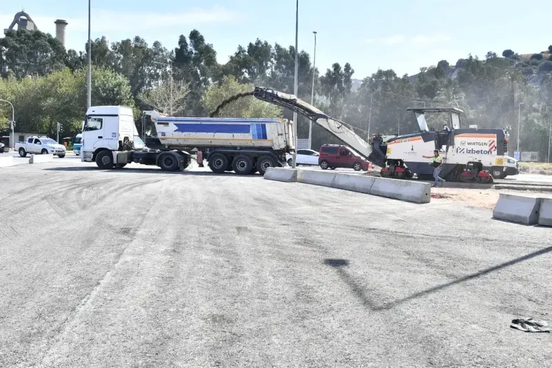 İzmir'in onlarca yıllık sorunu çözüme kavuşuyor.. Trafik artık hem yayalar hem de sürücüler için çile olmaktan çıkıyor..