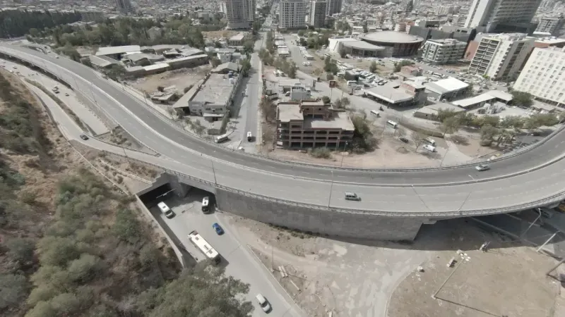 İzmir'in onlarca yıllık sorunu çözüme kavuşuyor.. Trafik artık hem yayalar hem de sürücüler için çile olmaktan çıkıyor..