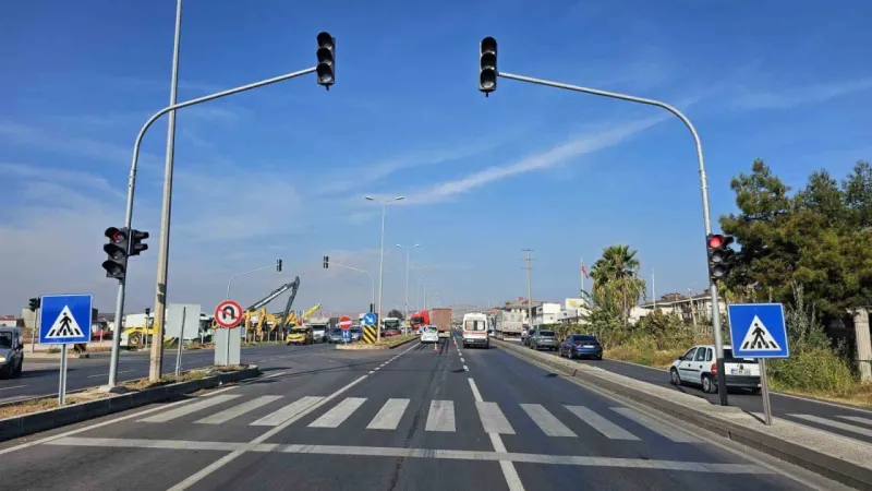 Balıkesir'de korkutan tır kazası.. Tüm yol mazot ile kaplandı..