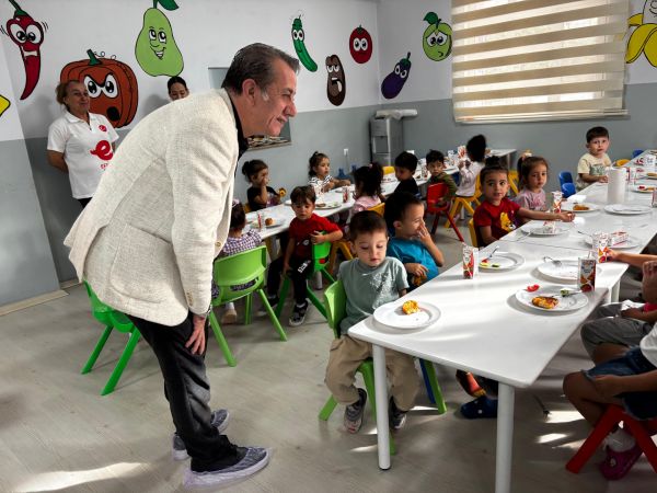 Başkan Yetişkin Efeler’in minikleriyle buluştu