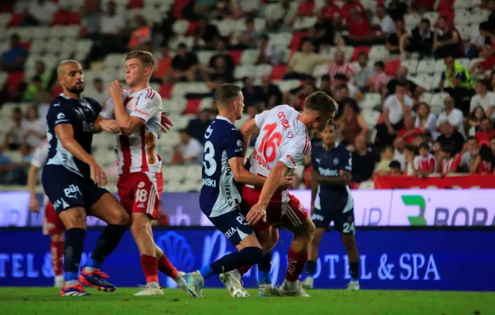 Fenerbahçe 2.yarıda açıldı.. Antalyaspor: 0 Fenerbahçe: 2 