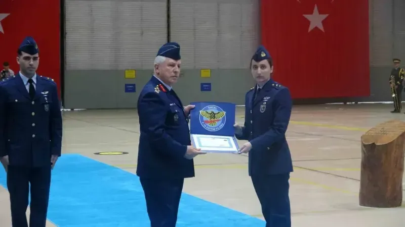 Balıkesir yeni mezunlarını verdi.. Artık göklerin hakimi onlar olacaklar..