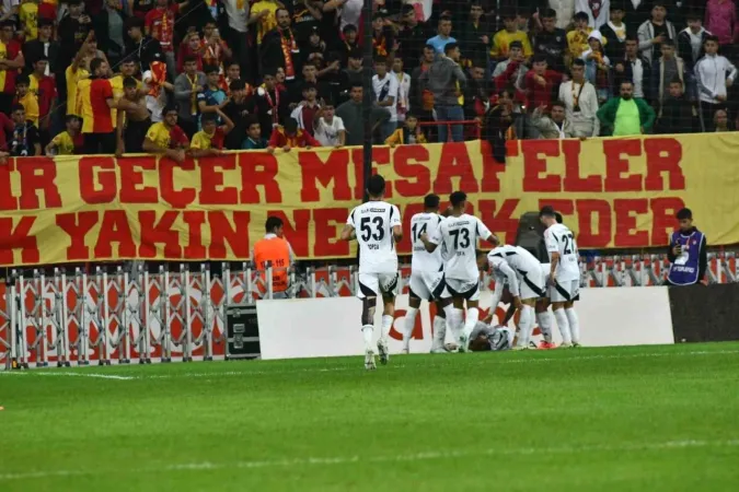 Kartal'a 45 dakika yetti.. Kayserispor: 0 Beşiktaş: 3