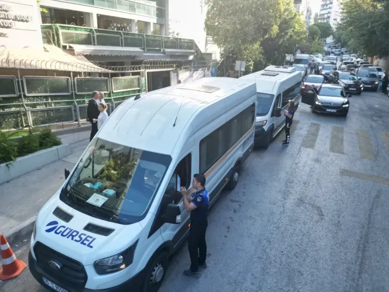 İzmir Büyükşehir Belediyesi’nden servis araçlarına sıkı denetim