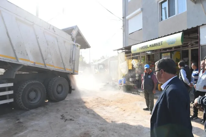 Altıeylül Belediyesi döşemeye devam ediyor.. Altıeylül’de parke taşsız sokak kalmayacak