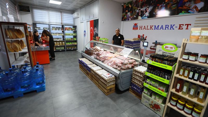 Efes Selçuk’ta halkın marketi halk için açıldı