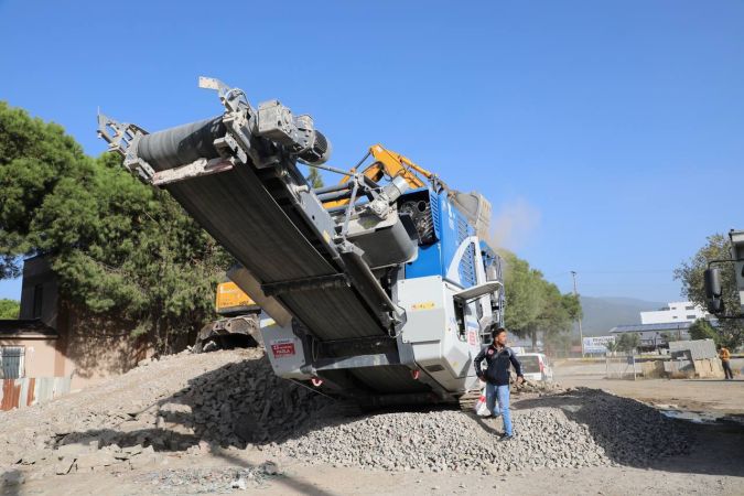 Edremit Belediyesi taş kırma makinesi ile 3 milyon tasarruf etti