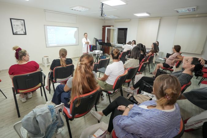 Gaziemir’de anne adayları Gebe Okulu’nda doğuma hazırlanıyor