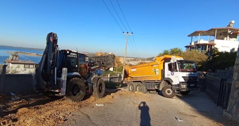 Bodrum Akbük'te temizlik çalışmaları tüm hızıyla devam ediyor