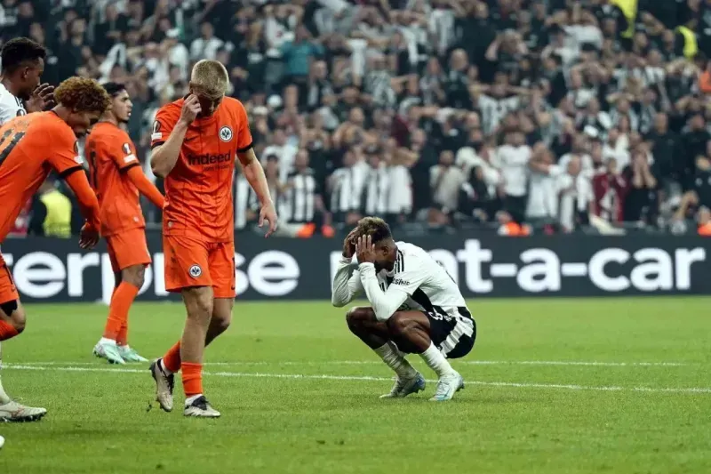 KaraKartal kaleciyi geçemedi.. Beşiktaş: 1 Eintracht Frankfurt: 3 