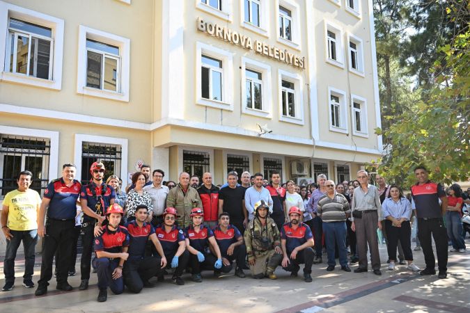 Bornova Belediyesi’nde yangın tatbikatı: Tahliye ve kurtarma çalışmaları gerçeğini aratmadı