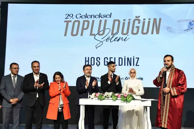 Bağcılar’da 7 çift, Bakan Yumaklı’nın şahitliğinde dünya evine girdi