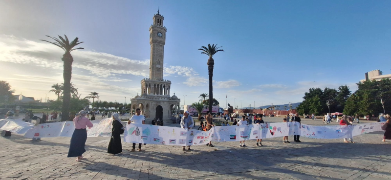 İzmirli minik eller Filistinli çocuklara destek için çizdi