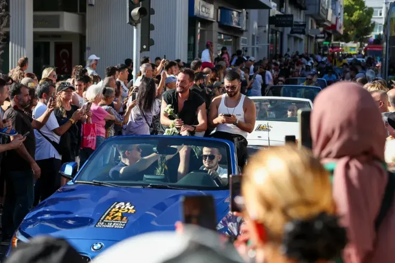 Altın Portakal, coşku dolu bir törenle “Hikayemiz Birlikte” diyerek başladı