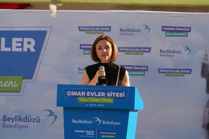 Beylikdüzü'nde Çınar Evler sakinlerinin tapu sevinci