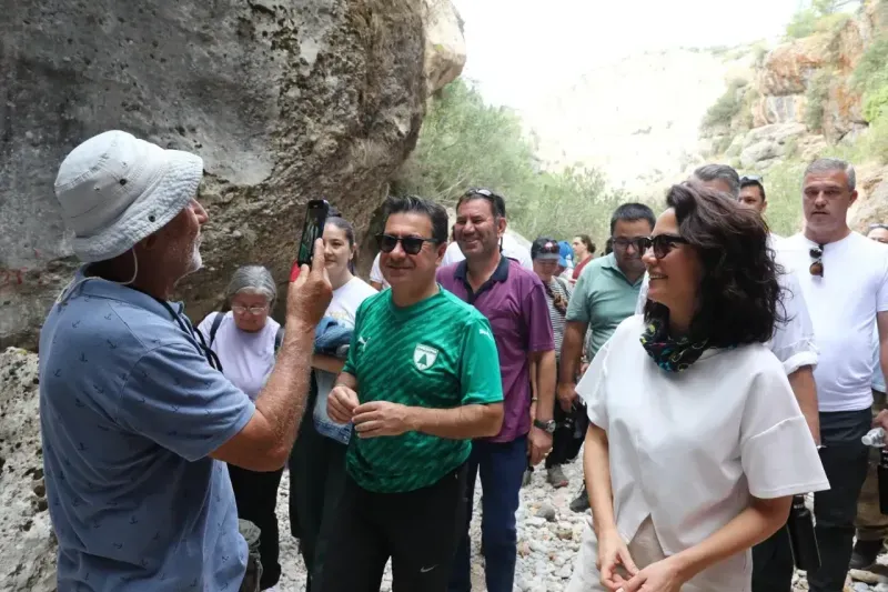 Yüzlerce doğasever, Değirmendere Kanyonuna yürüdü