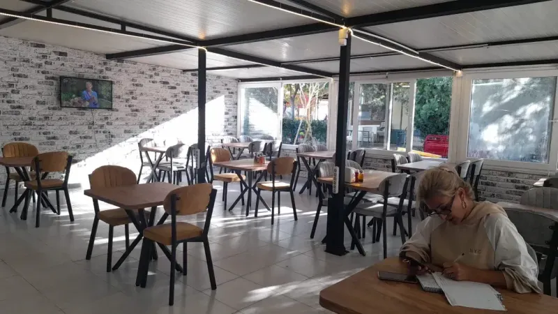 Akçay Altınkum’da yeni bir lezzet noktası olan Medusa Cafe & Restoran hizmete başladı