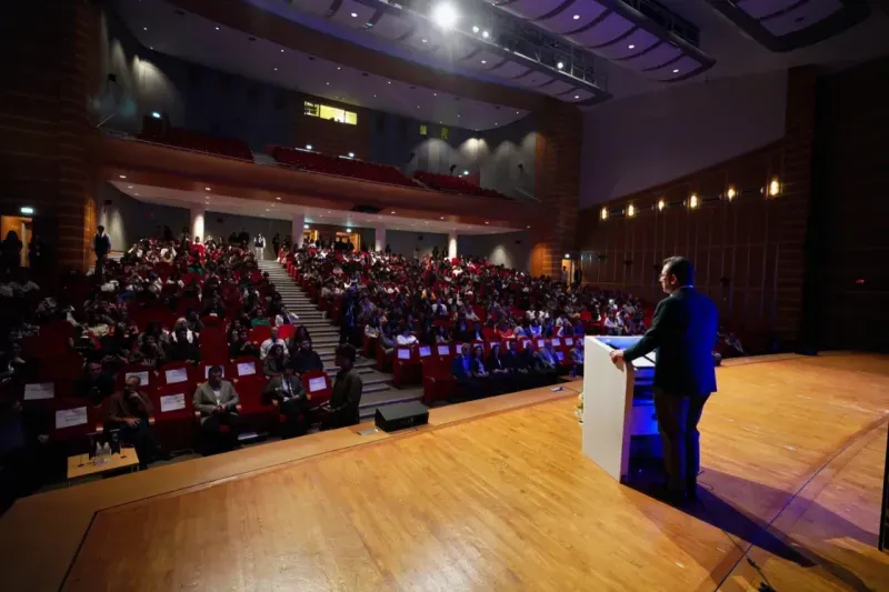 İmamoğlu, Sabancı Üniversitesi’nde öğrencilerle buluştu