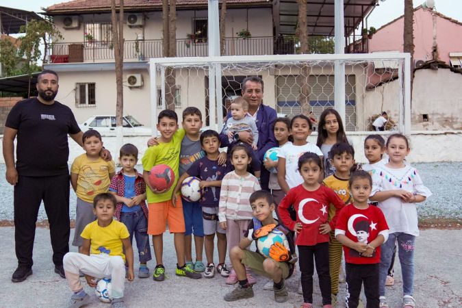 İmamköy’de çocukların yüzü Başkan Yetişkin’le güldü