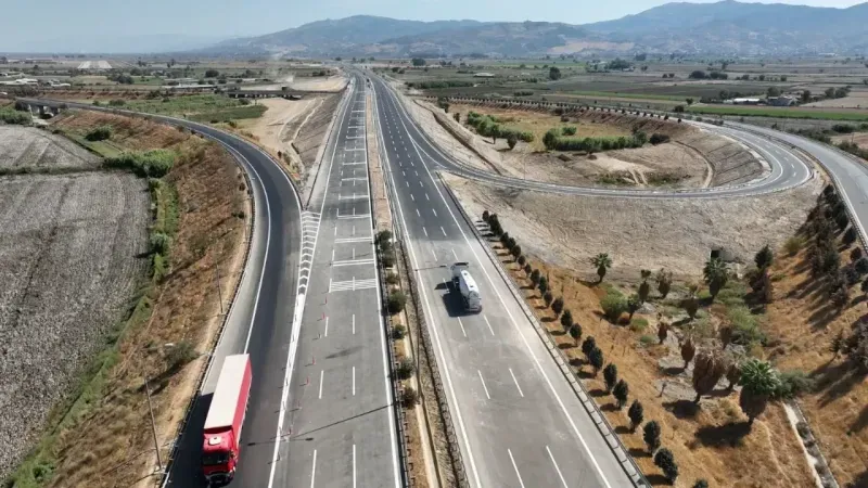 Bakan Uraloğlu açıkladı.. İzmir, Antalya arası 3 saate düşüyor..