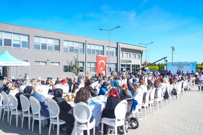 Burhaniye'de Dünya Kadın Çiftçiler Günü coşkusu