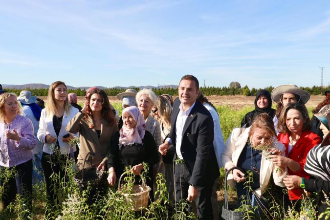 Burhaniye'de Dünya Kadın Çiftçiler Günü coşkusu