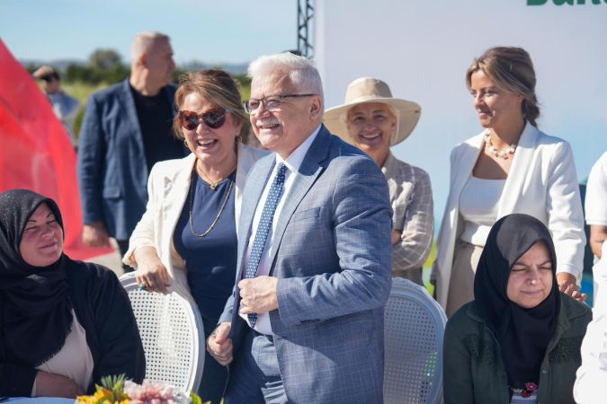 Burhaniye'de Dünya Kadın Çiftçiler Günü coşkusu