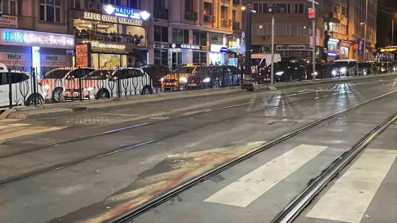 Feci kaza! Adama tramvay çarptı...