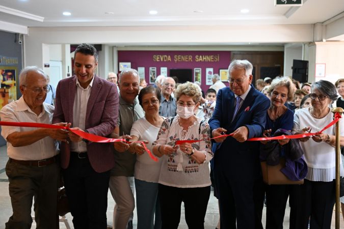 55. Yıl coşkusunu Bornova'da kutladı