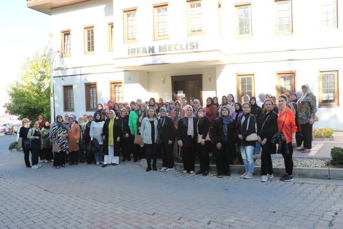 Saruhanlı’dan Gelen 90 Kişilik kadın kafilesi tarihi Mekanları ziyaret etti