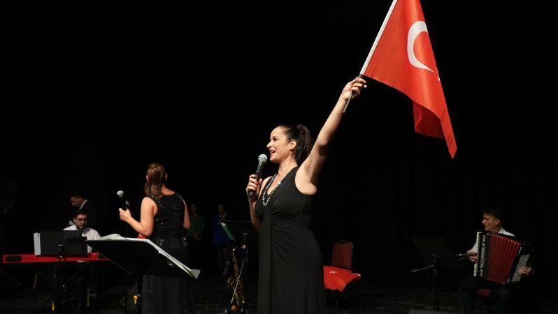 Operanın İkizleri Dünyaca ünlü Sinem ve Didem Balık Cumhuriyet için söyledi