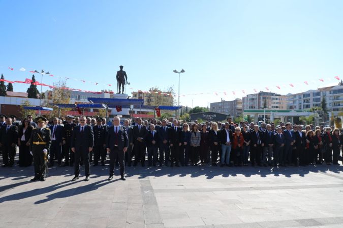 Edremit’te Cumhuriyet’in 101. yılı kutlamaları coşkuyla başladı