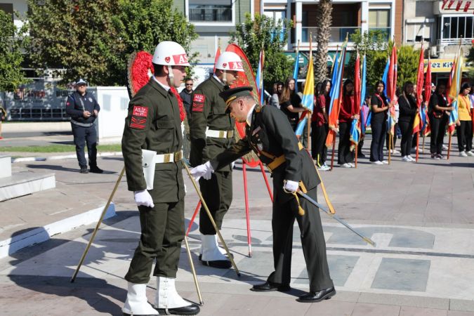 Edremit’te Cumhuriyet’in 101. yılı kutlamaları coşkuyla başladı