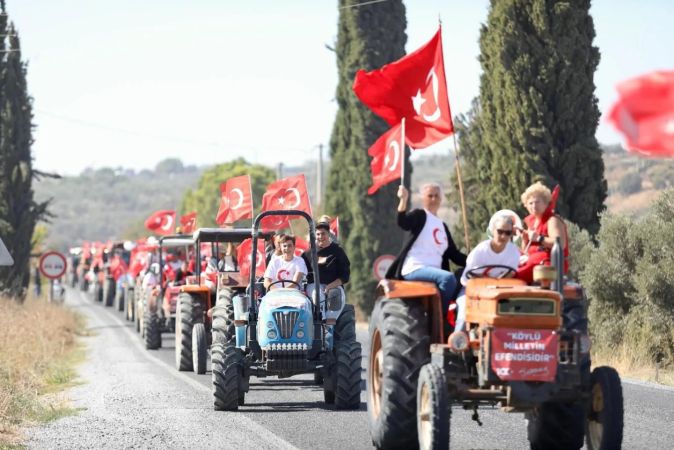 Başkan Gençay, Cumhuriyet Bayramı dolayısıyla düzenlenen traktör konvoyuna katıldı