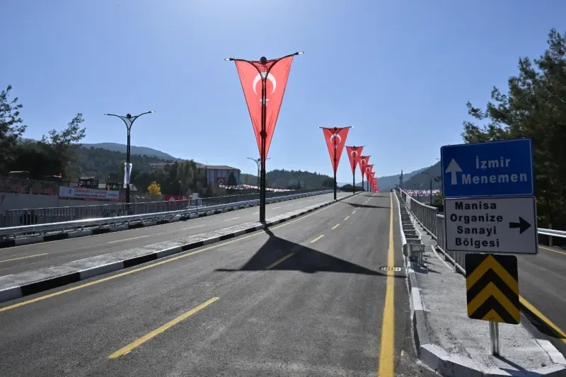 Manisa ulaşımına yeni bir nefes: Cumhuriyet Kavşağı açıldı