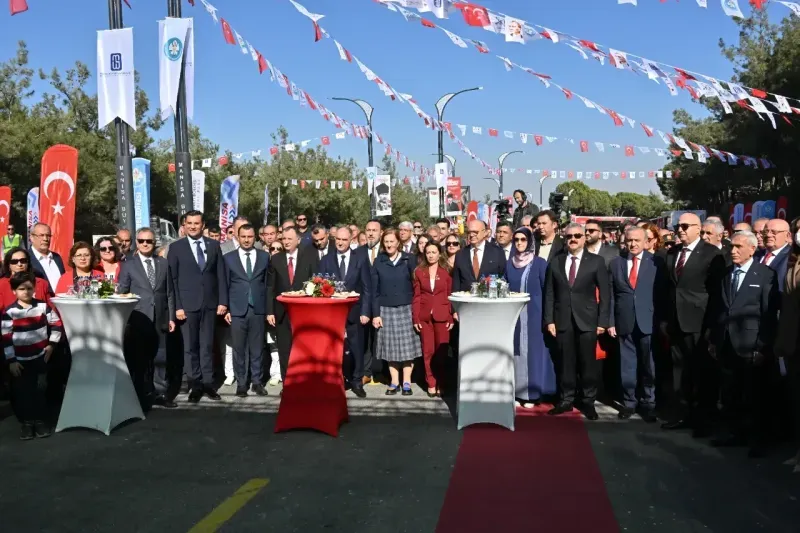 Manisa ulaşımına yeni bir nefes: Cumhuriyet Kavşağı açıldı