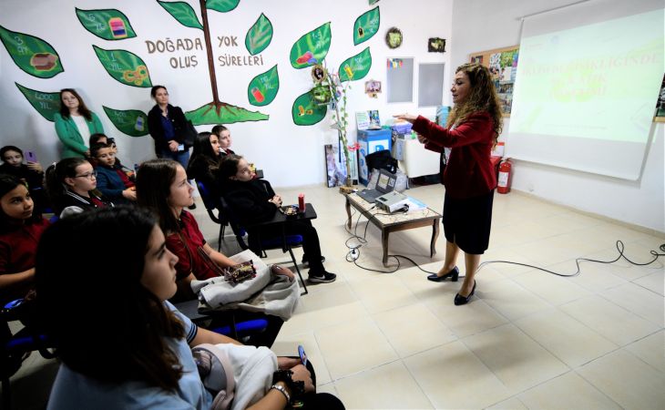 Bornova’da gençlere geri dönüşüm eğitimi