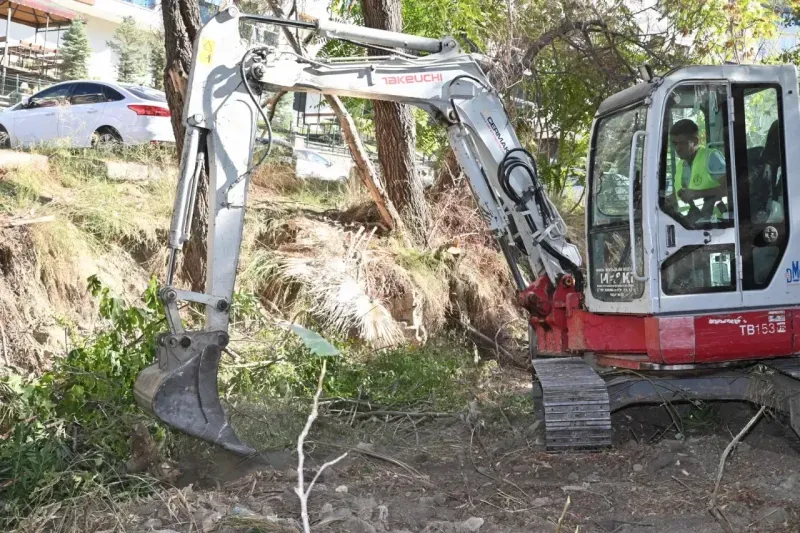 Yıllardır göz ardı edilen Bozköy deresi temizleniyor