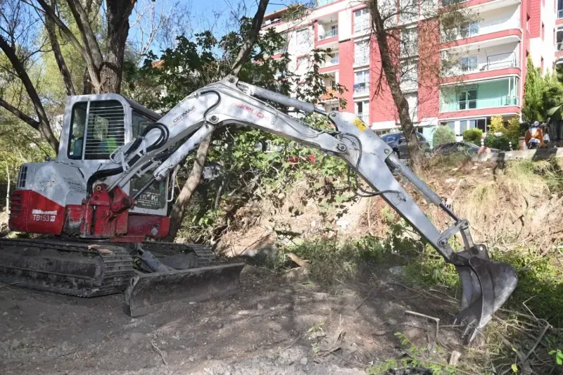 Yıllardır göz ardı edilen Bozköy deresi temizleniyor